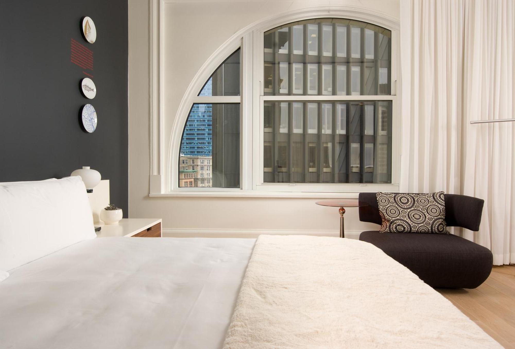 Ames Hotel, Curio Collection By Hilton