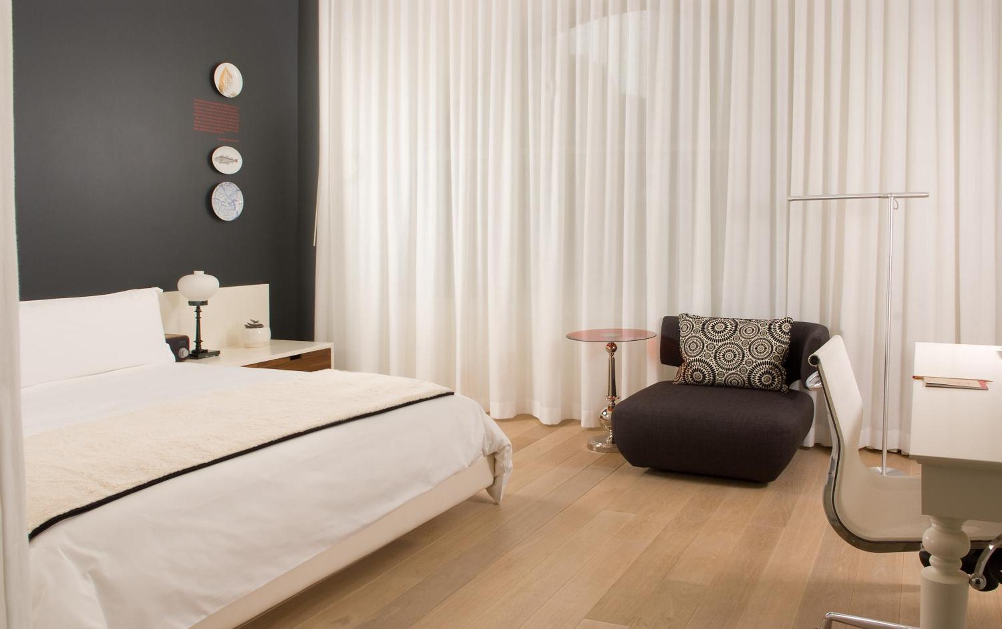 Ames Hotel, Curio Collection By Hilton 5*
