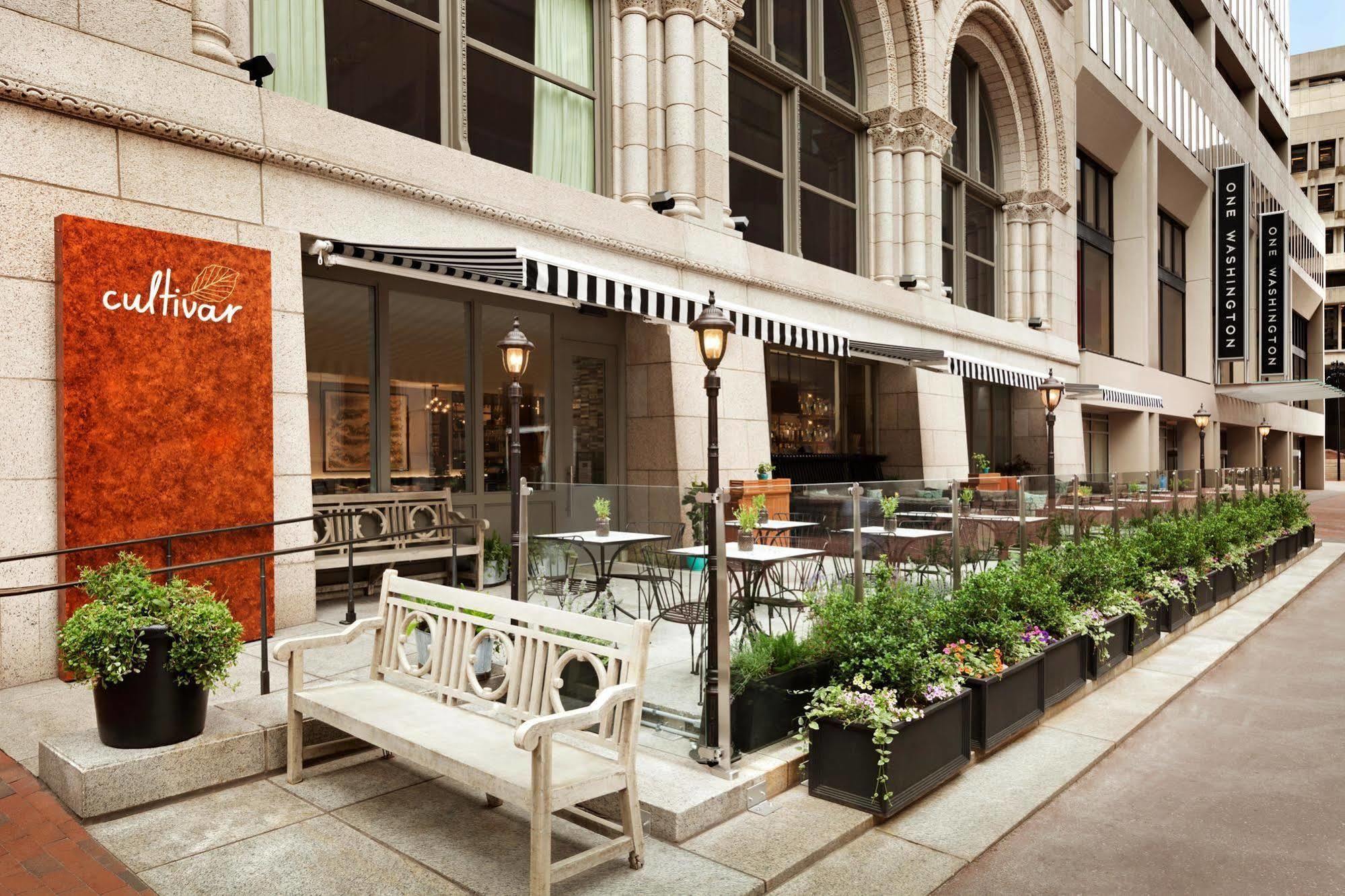 Ames Hotel, Curio Collection By Hilton 5*