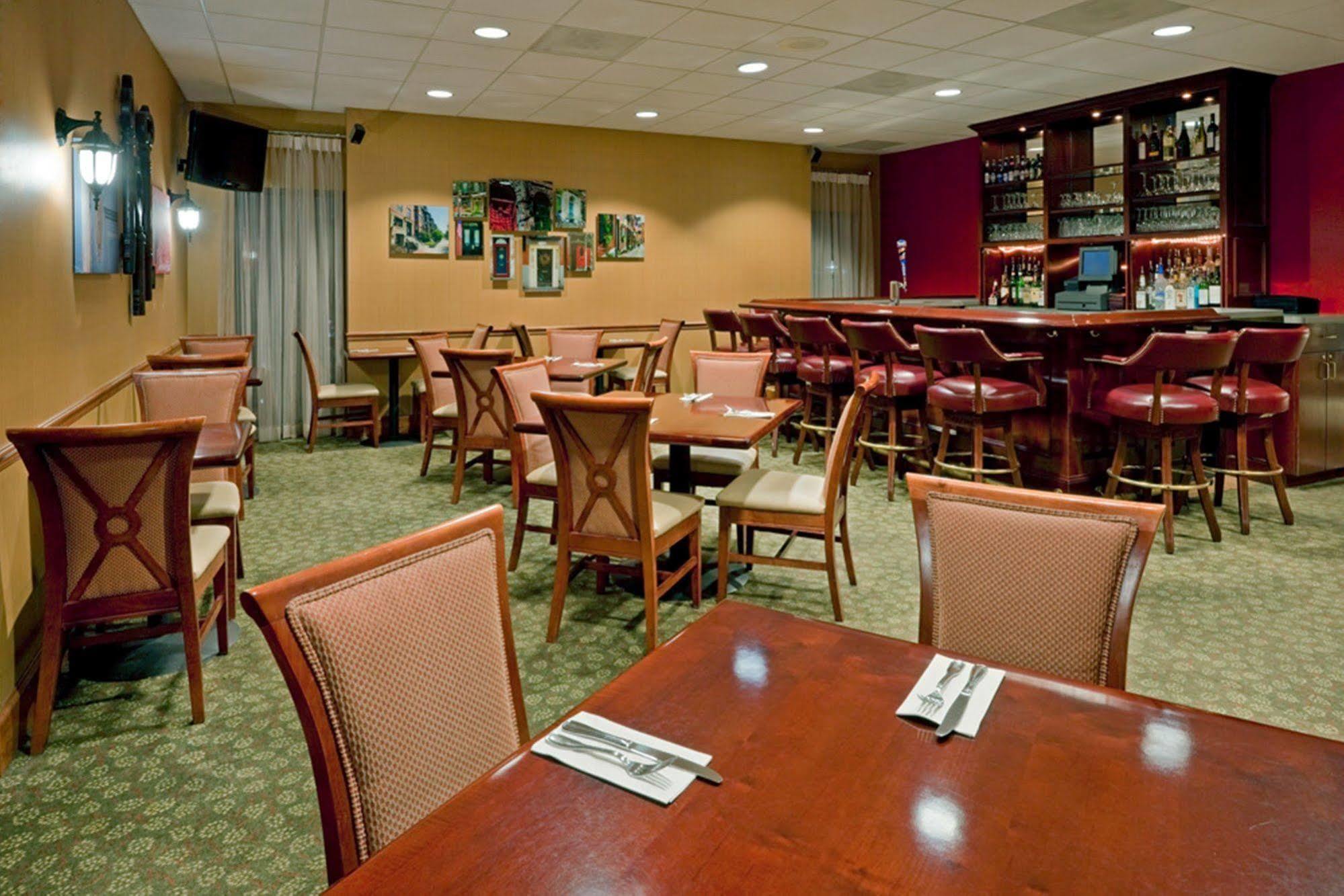 Hampton Boston Logan Airport Hotel 3*