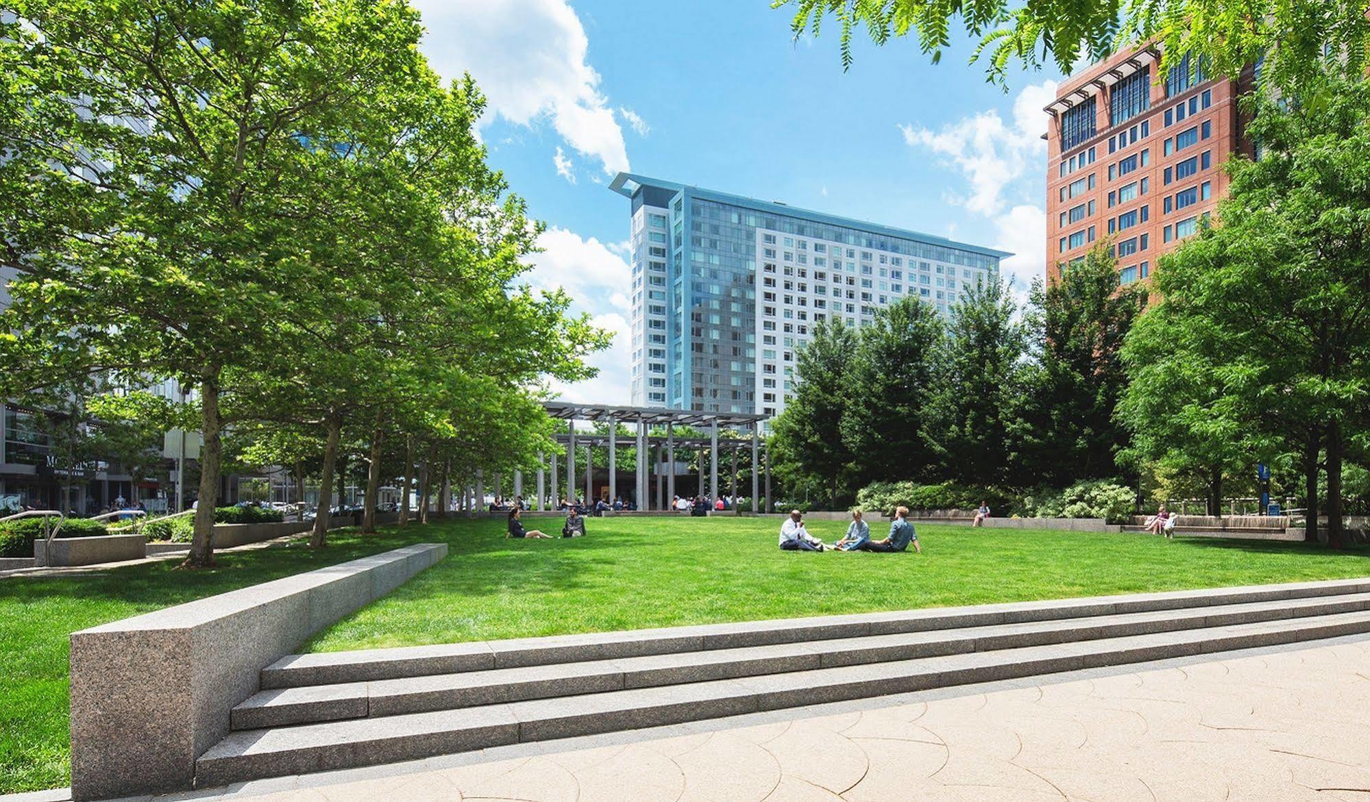 Harbor View Luxury Suites Apartment Boston
