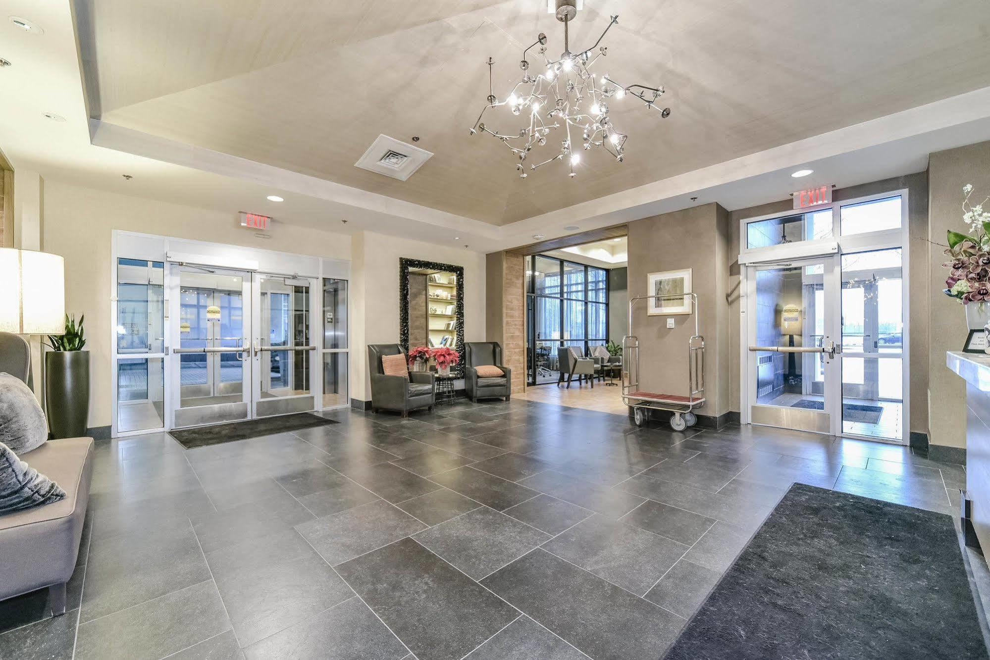 Harbor View Luxury Suites * Boston