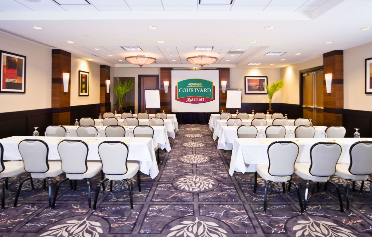 Courtyard By Marriott Logan Airport Hotel Boston