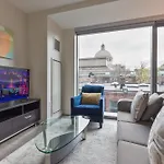 Modern Apartment Back Bay