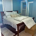 Quiet Two Bedroom In Convenient Location