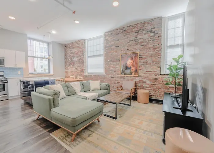 Lavishly Designed Home With Office Close To T