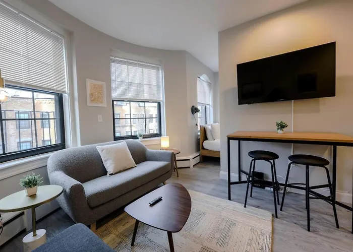 Spacious Studio Prudential Area