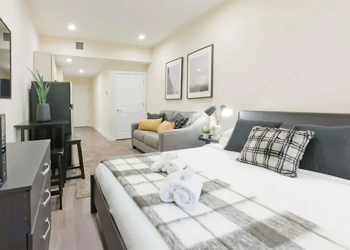 Centrally Located Loft Walk Anywhere Pets Ok