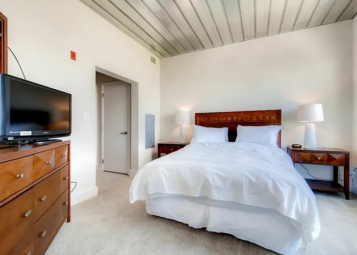 Global Luxury Suites At Seaport