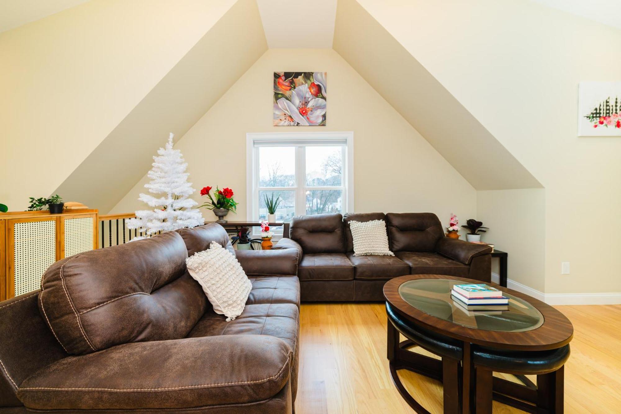 60-3 3br - Sleek Near Wollaston * Boston