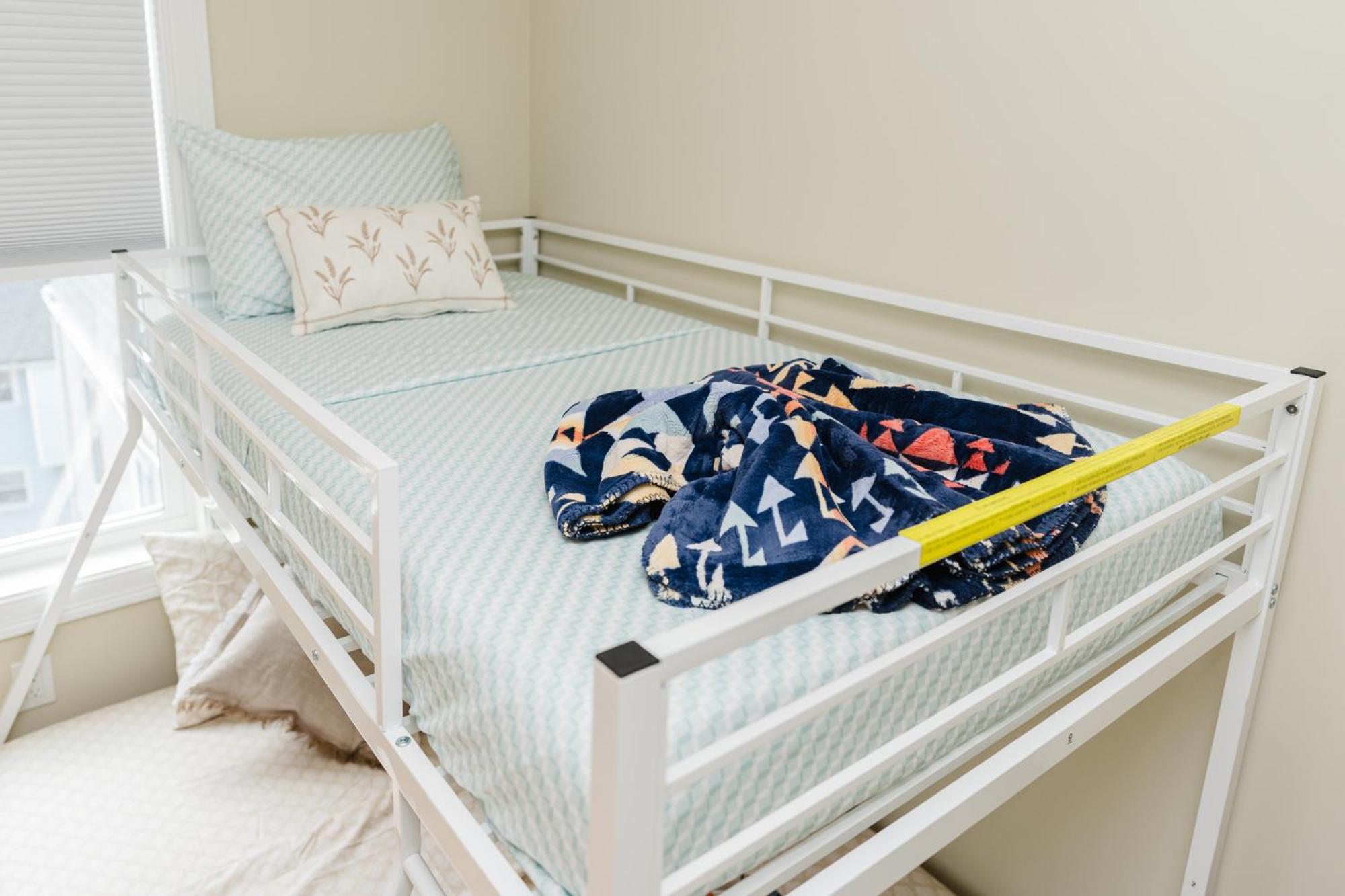 60-3 3br - Sleek Near Wollaston * Boston