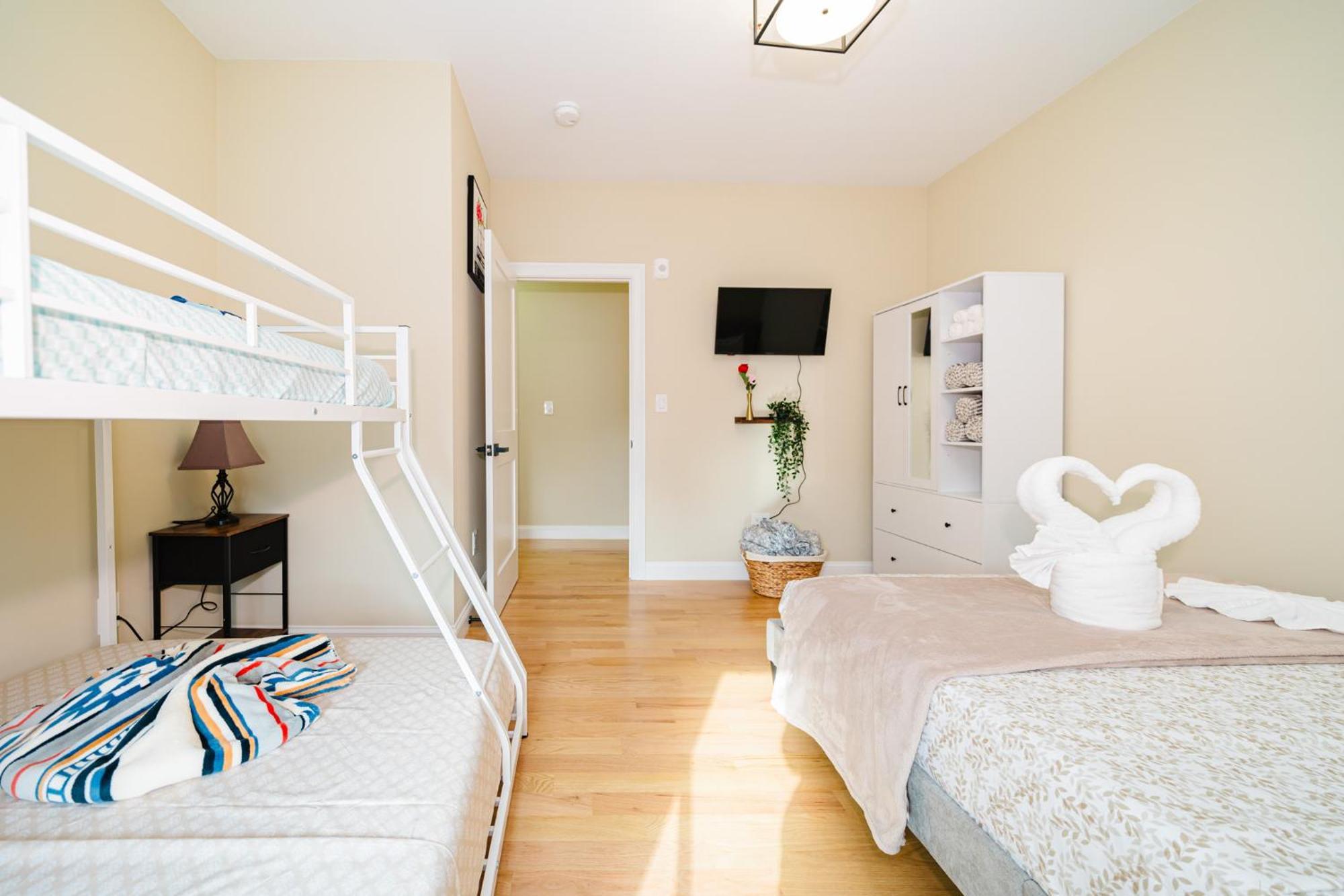 60-3 3br - Sleek Near Wollaston * Boston