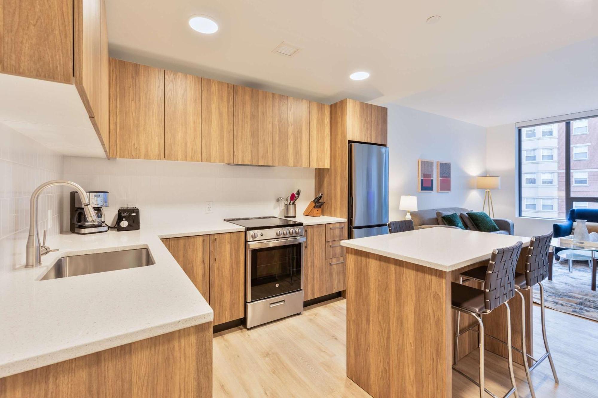 Luxury With Kitchen & Gym - Idl-248 * Boston