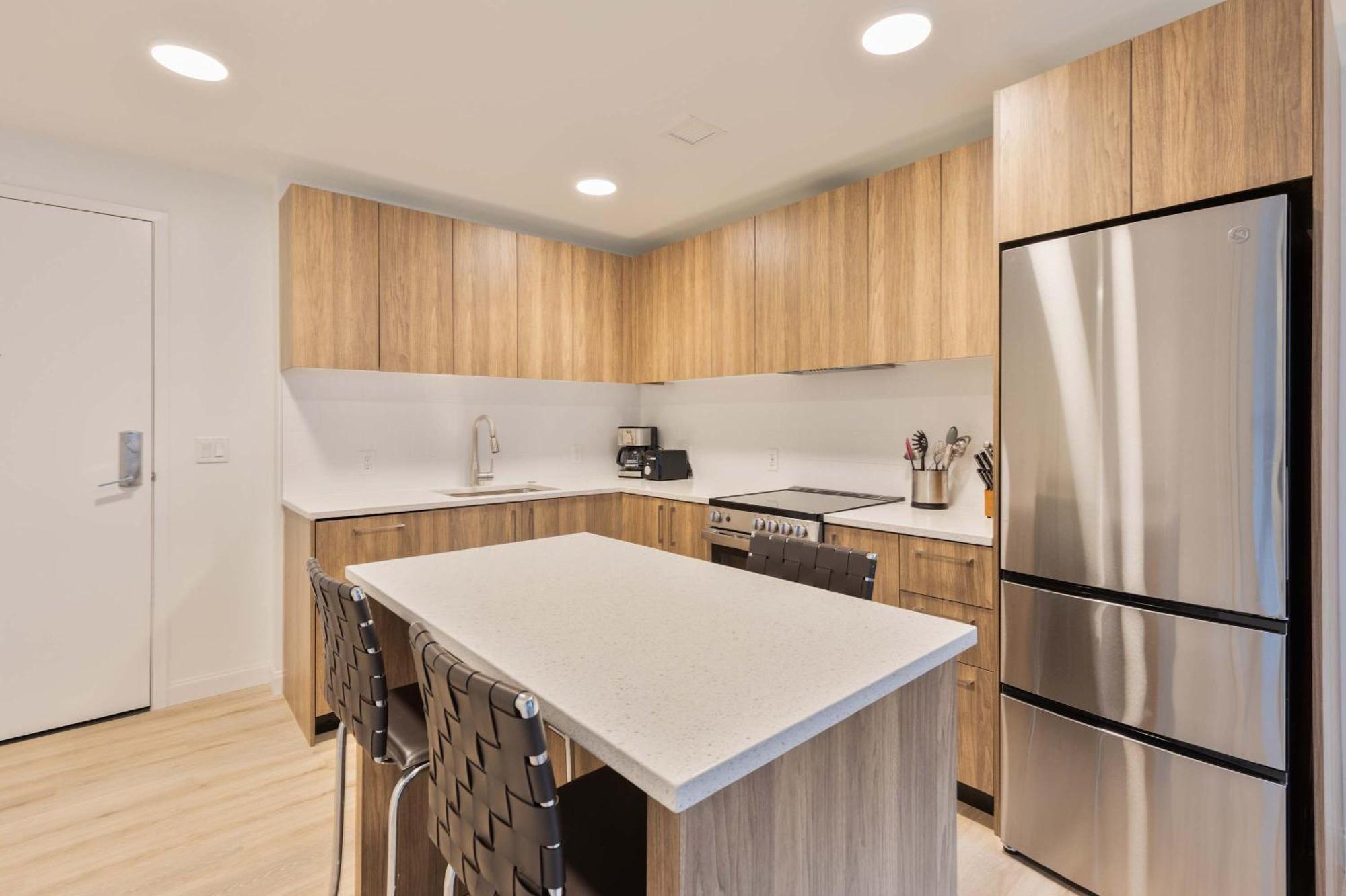 Luxury With Kitchen & Gym - Idl-248 Apartment