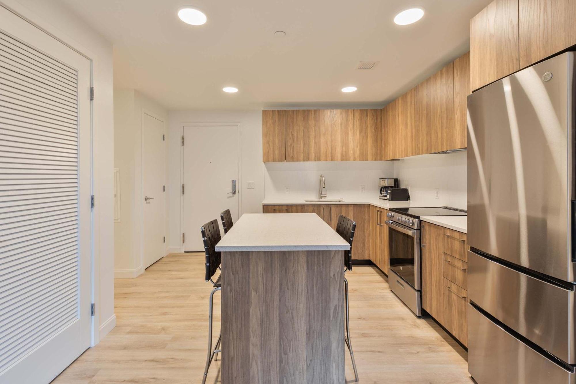 Luxury With Kitchen & Gym - Idl-248 * Boston