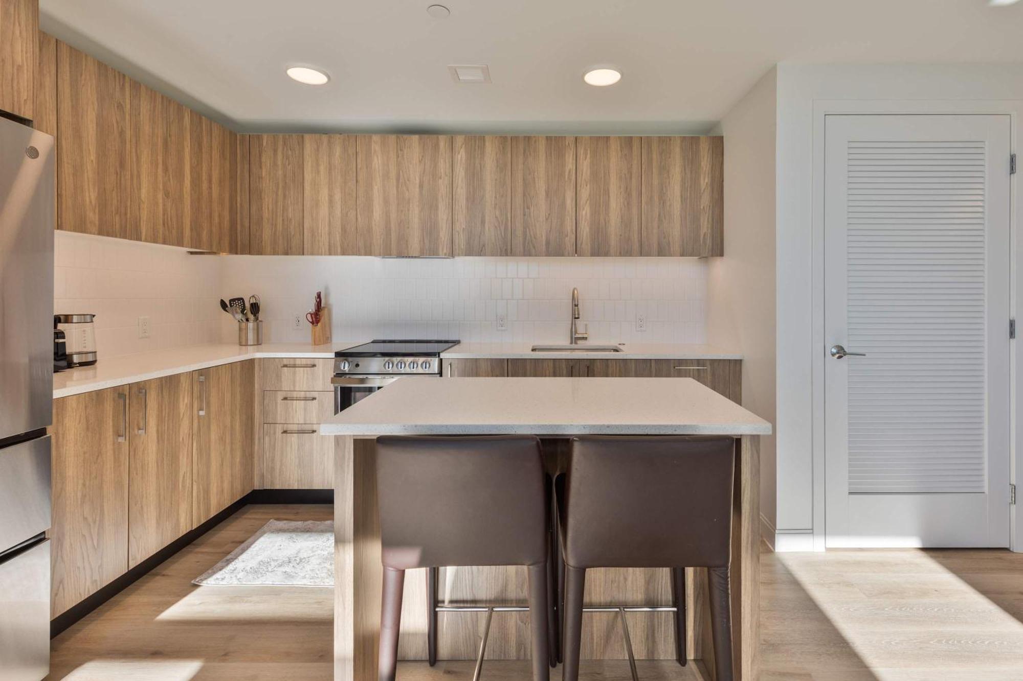 Gorgeous With Kitchen-idl-637