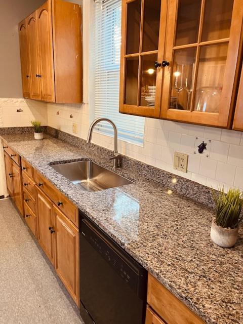 Quiet Two Bedroom In Convenient Location Apartamento Boston