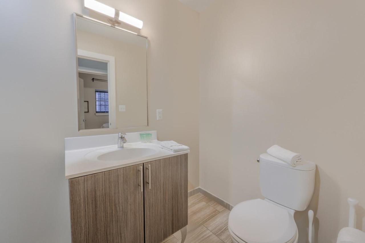 Centralized Downtown Location Onsite Parking *