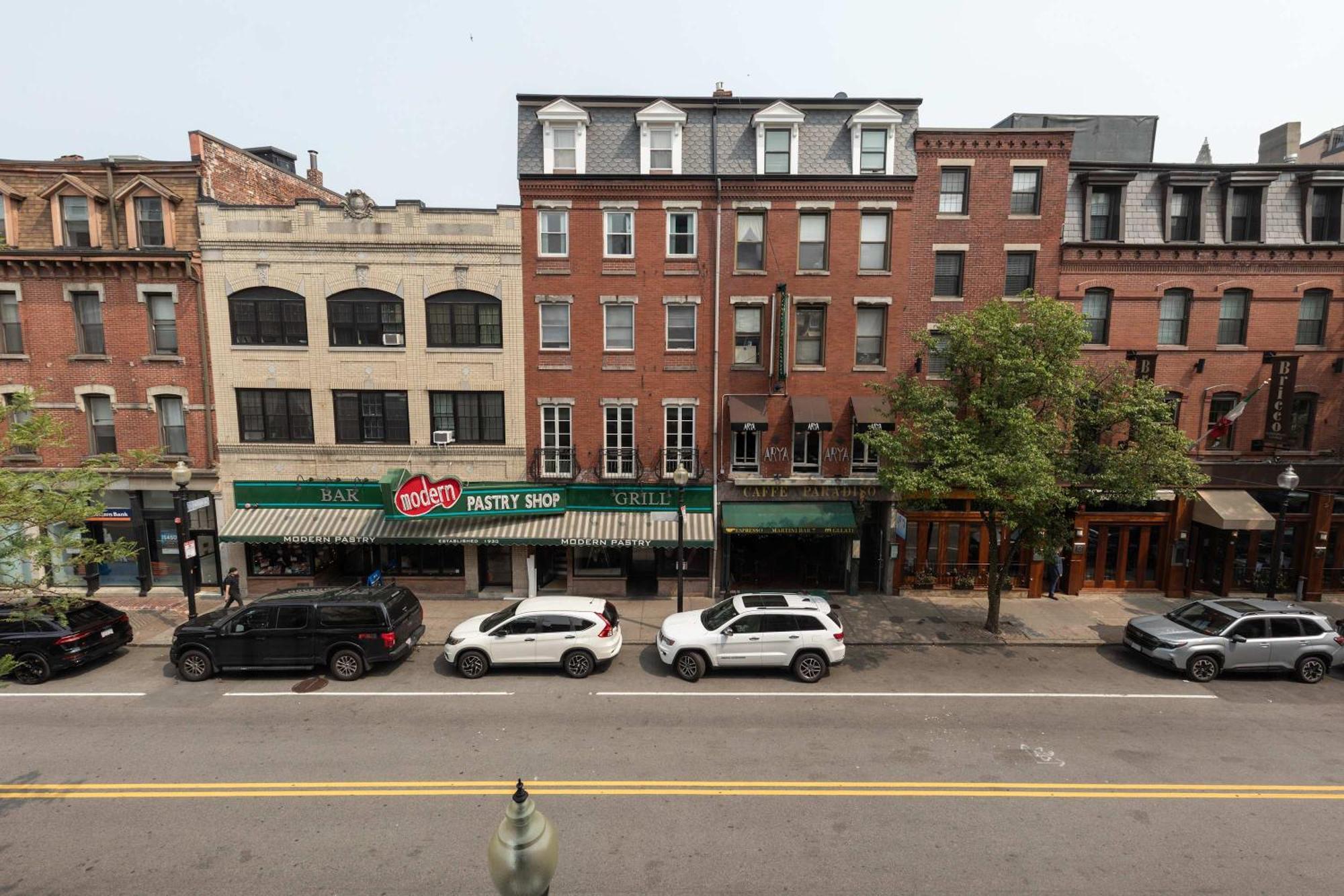 Apartment Chic North End Escape Near Waterfront Boston