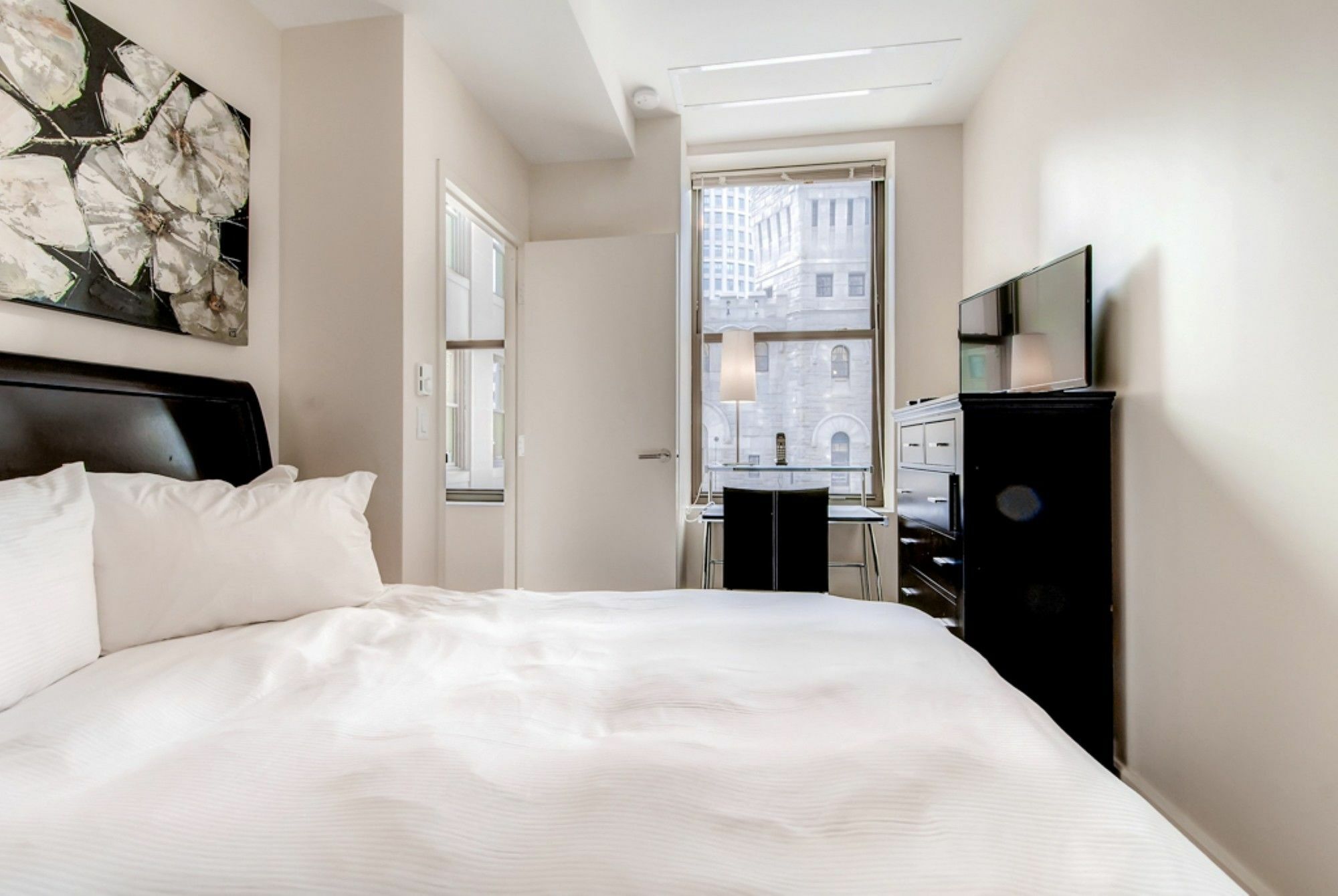 Global Luxury At Bay Village