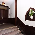 Cozy & Stylish Newbury Street Studio, #9