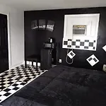Town Line Inn