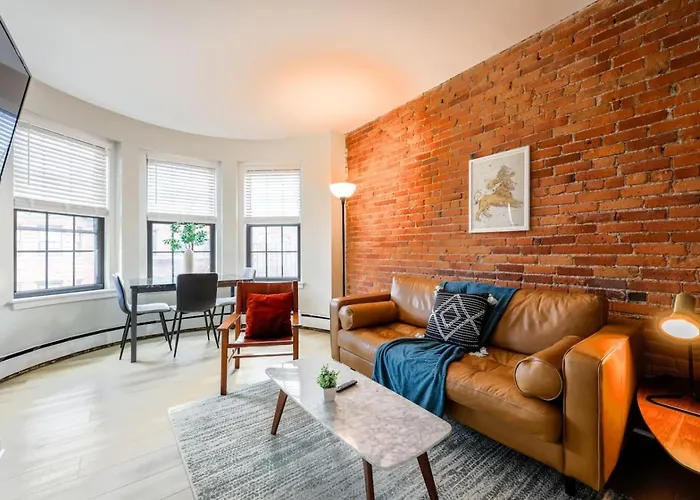Bright And Cozy Studio Apartment