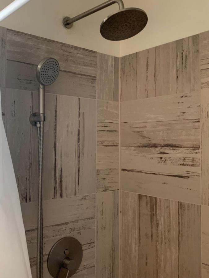 Beautiful Townhouse 2 Br's, 2 Bath's Apartment *
