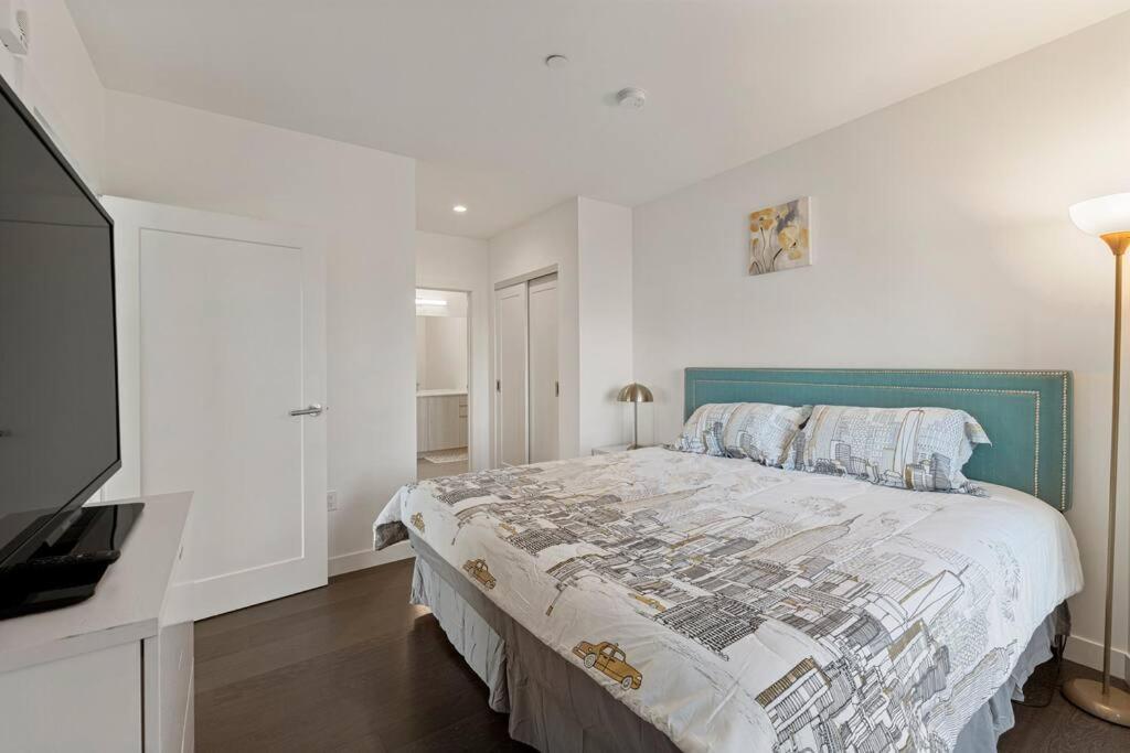 Panoramic Sanctuary - 2 Bedroom King Bed, Fenway Park Apartment