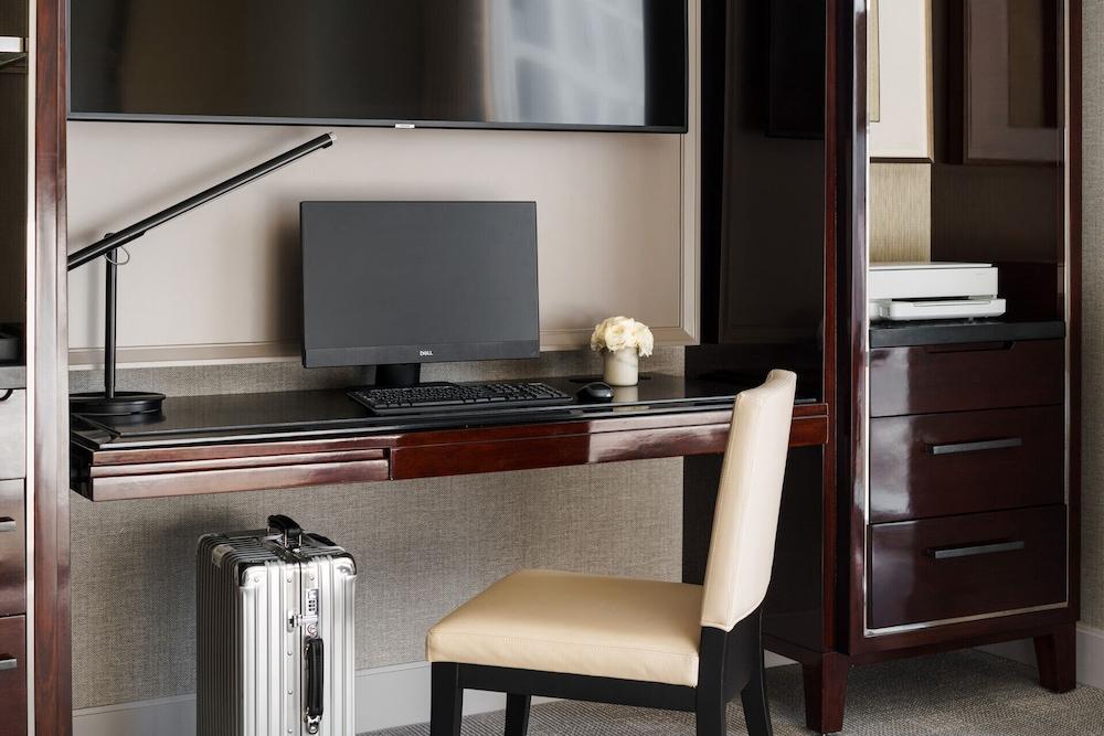Four Seasons One Dalton Street, 5*