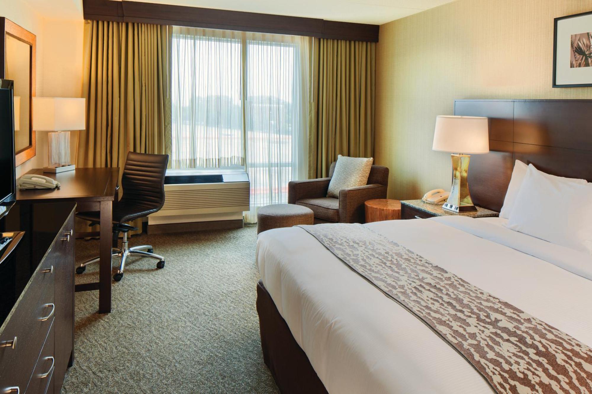 Doubletree By Hilton Bayside Hotel
