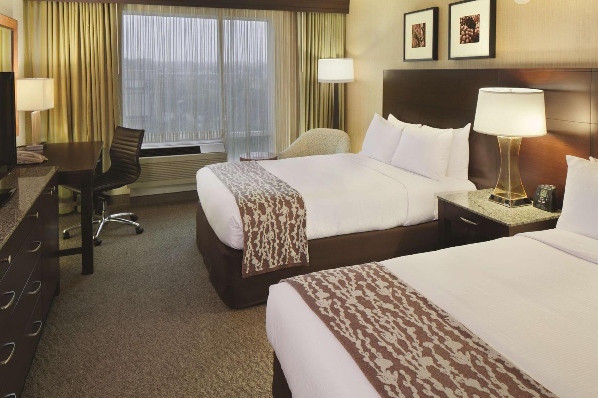 Doubletree By Hilton Bayside Hotel