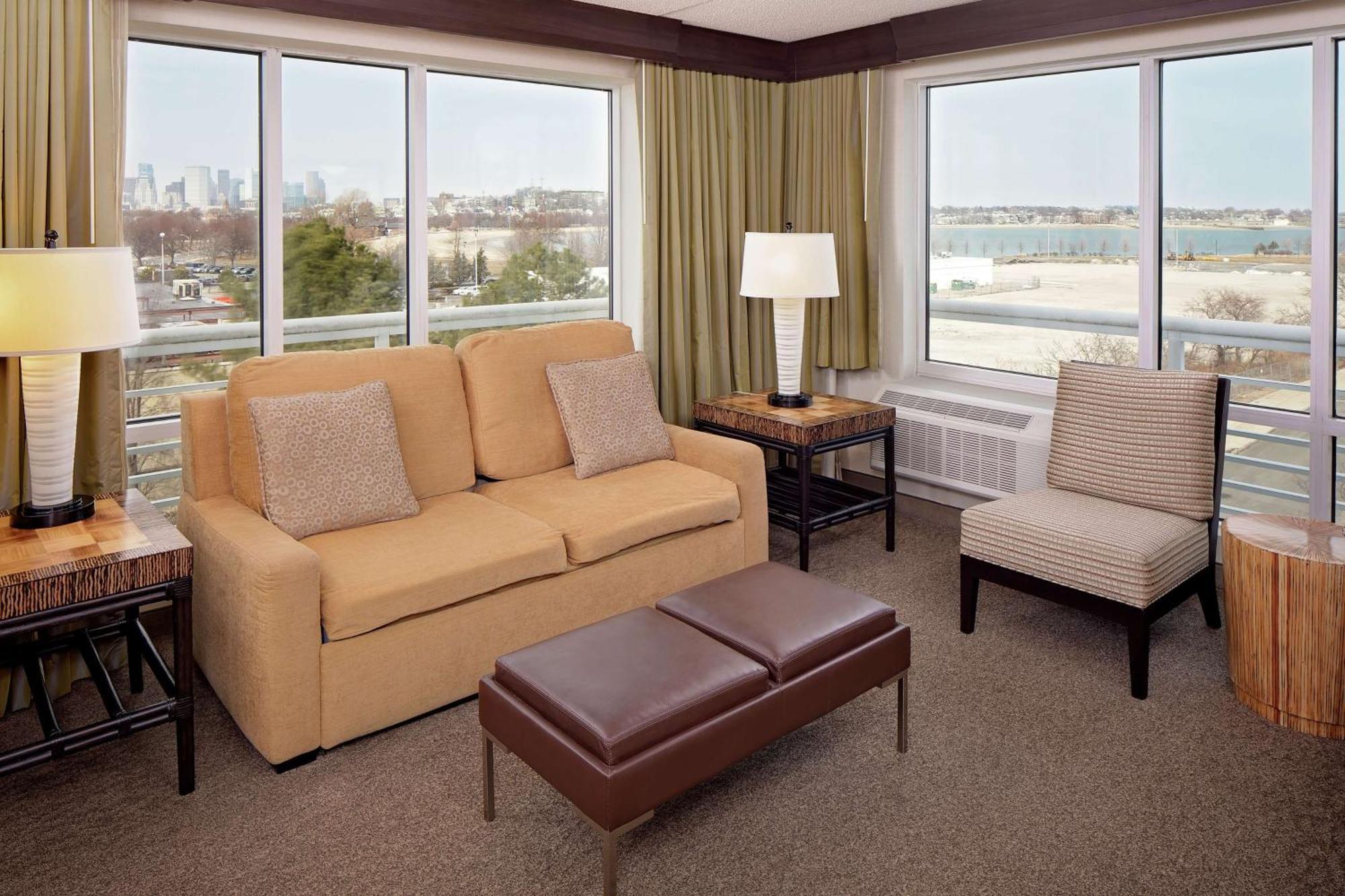 Hotel Doubletree By Hilton Bayside Boston