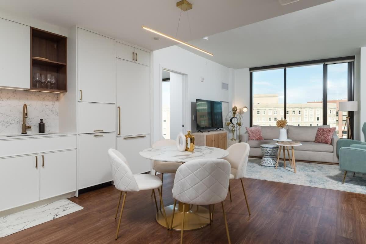 Back-bay Penthouse Downtown & Parking & Gym Apartment *