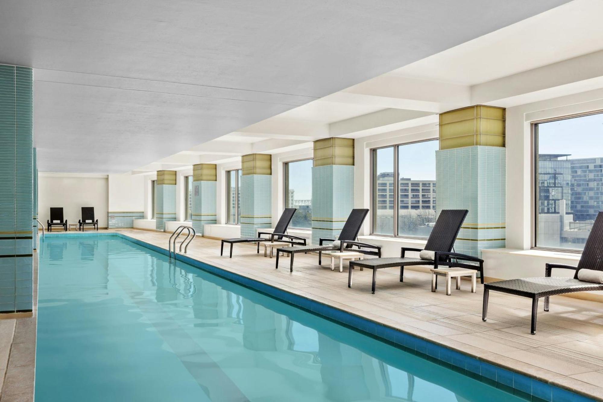 Renaissance Seaport District 4* Boston