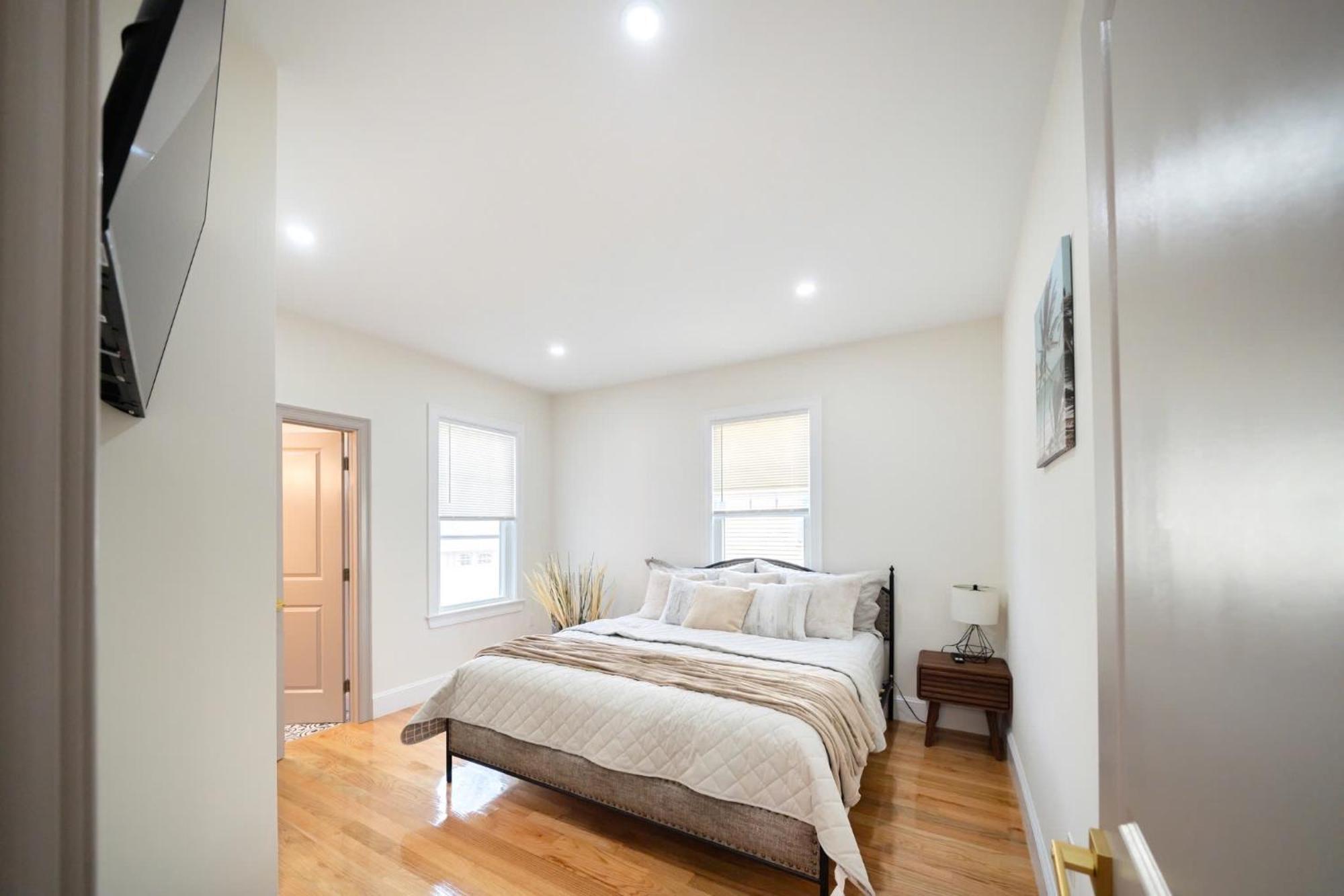 Apartment 82 - 3Br Boston - Stylish Stay Near Mbta *