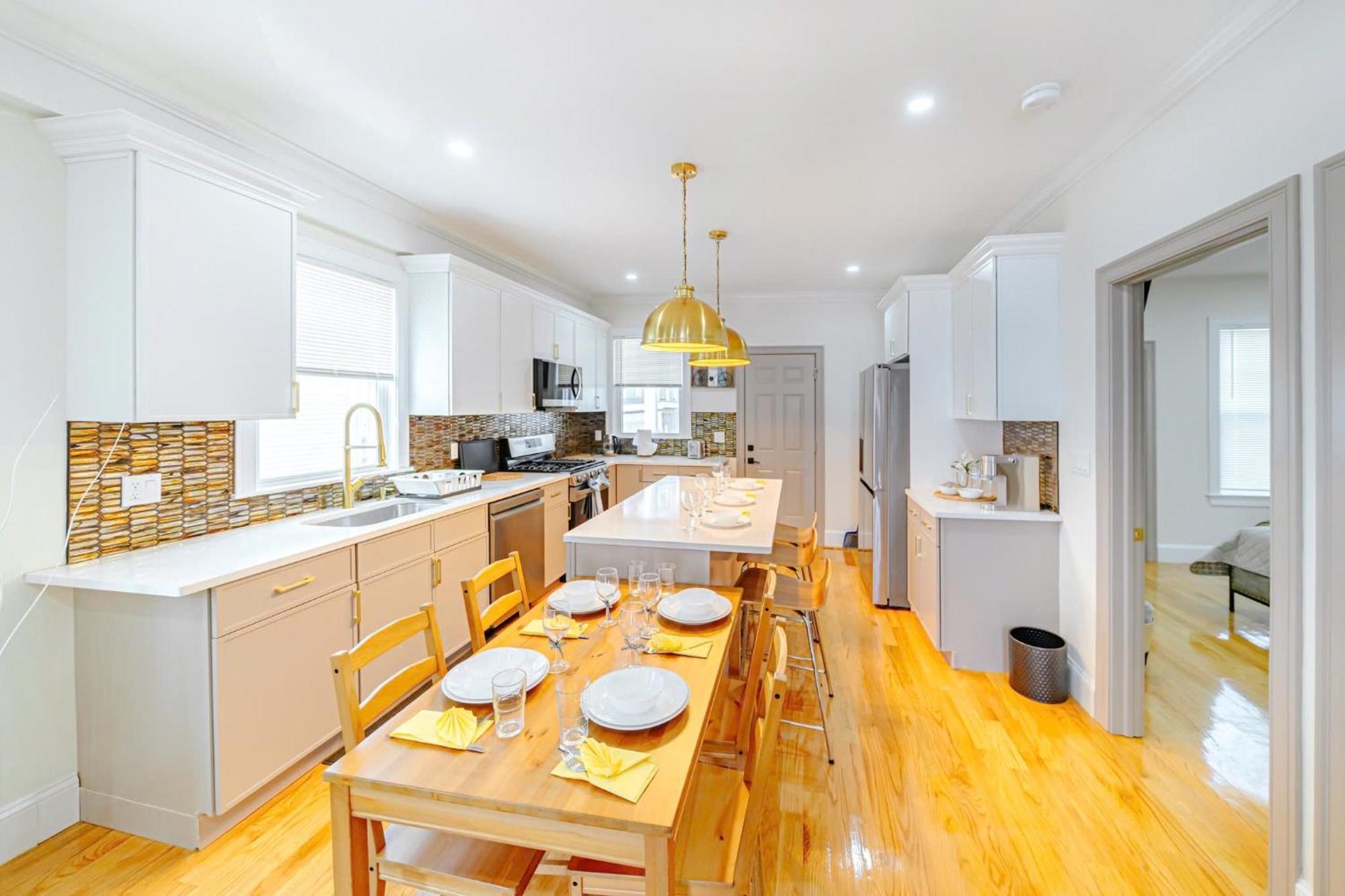 Apartment 82 - 3Br Boston - Stylish Stay Near Mbta