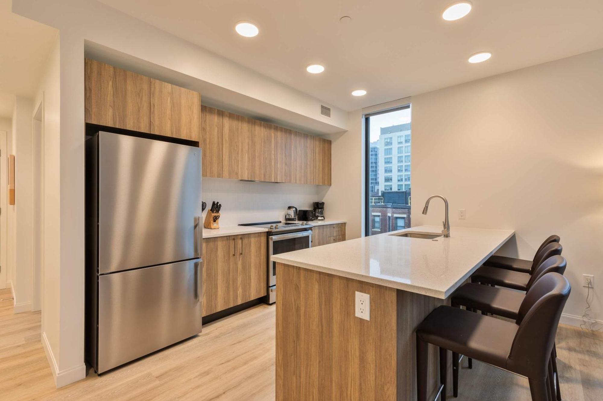 Apartment Gorgeous With Kitchen-idl-332 *