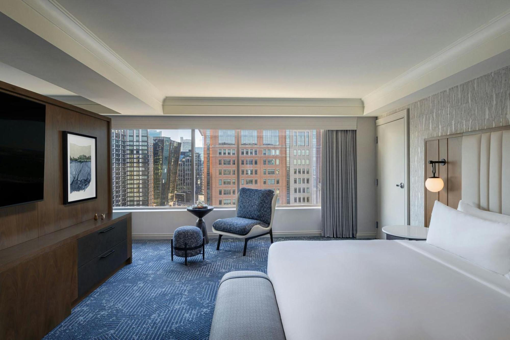 Renaissance Seaport District Hotel 4*