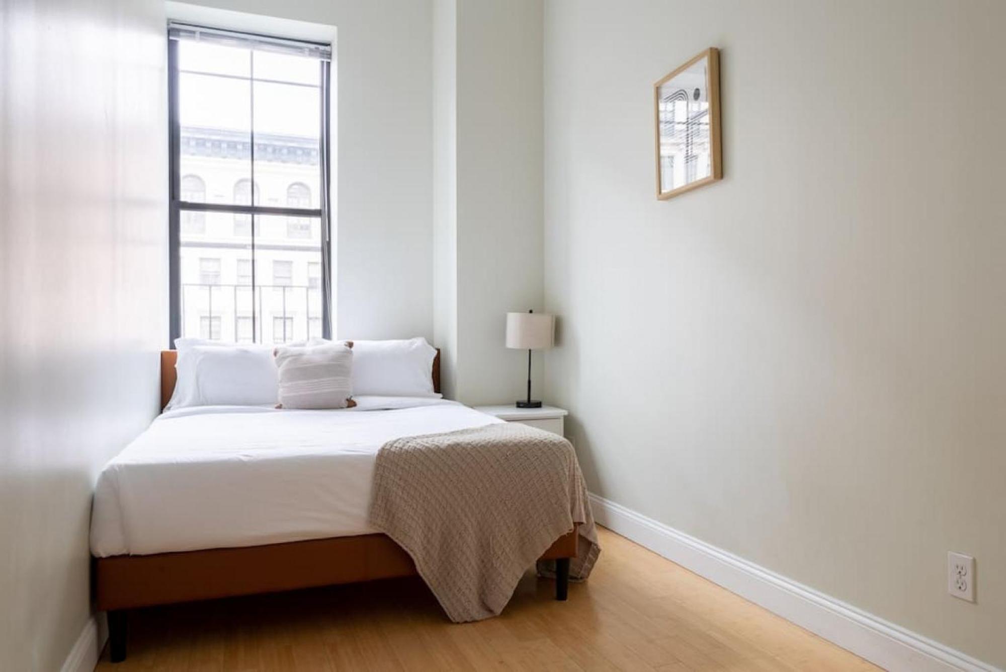 Apartment Large Ceilings Centrally Located 4bed 2bath Boston