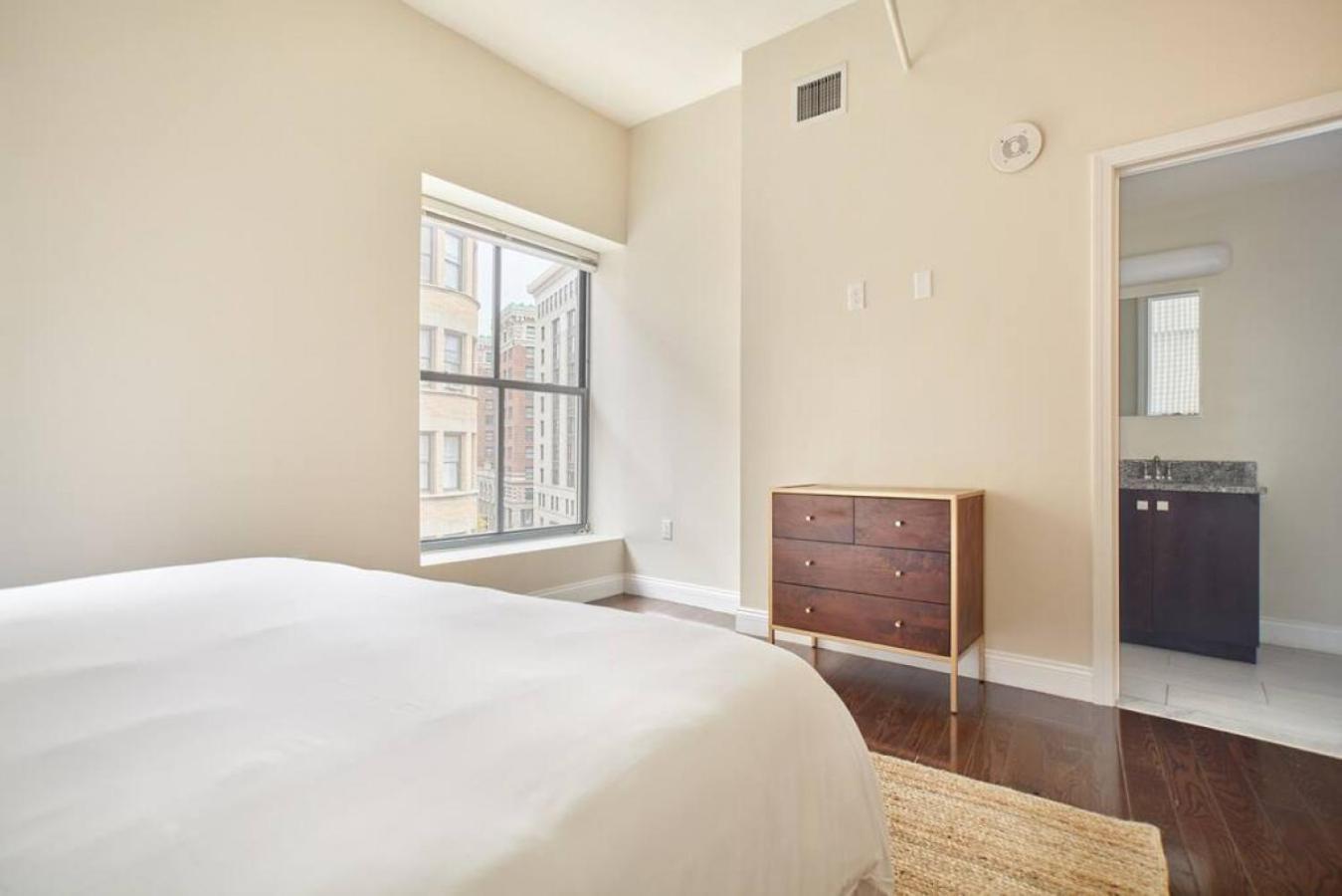 Open Air 2br In Fidi Close To Everything Apartment