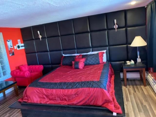 Town Line Motel 2*